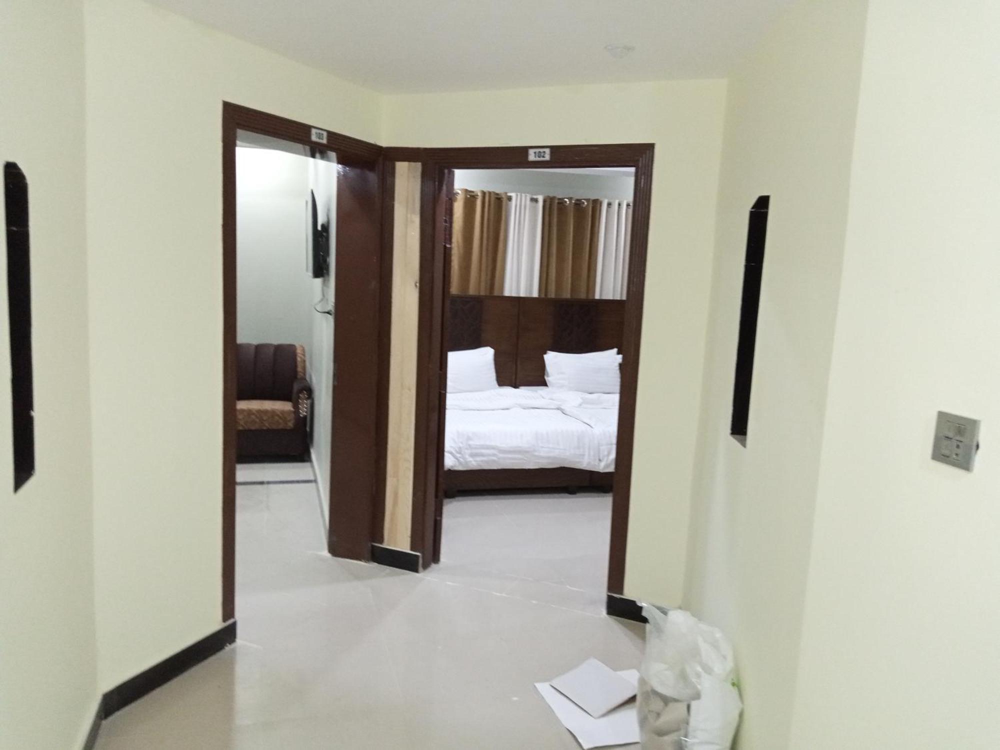 Hotel Al Markaz Исламабад Екстериор снимка