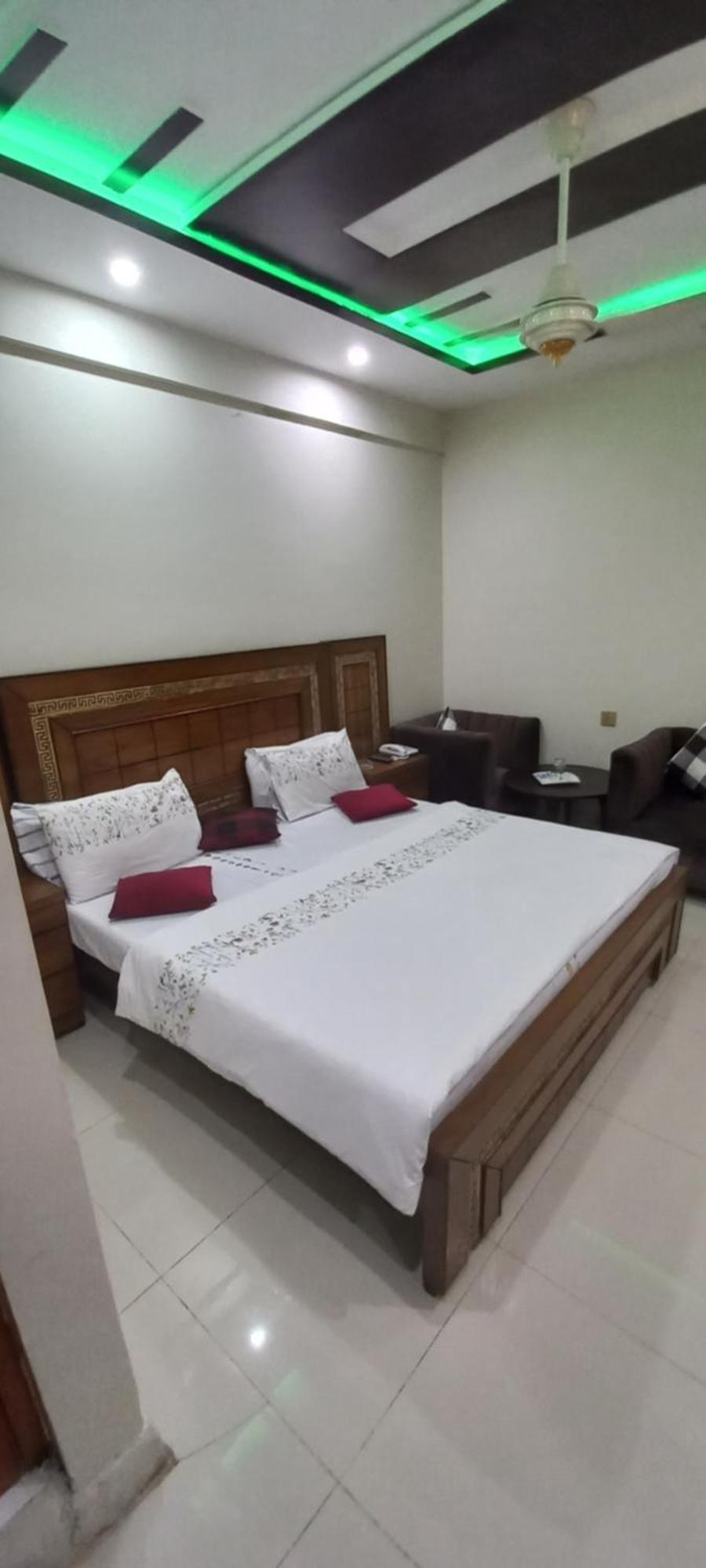 Hotel Al Markaz Исламабад Екстериор снимка